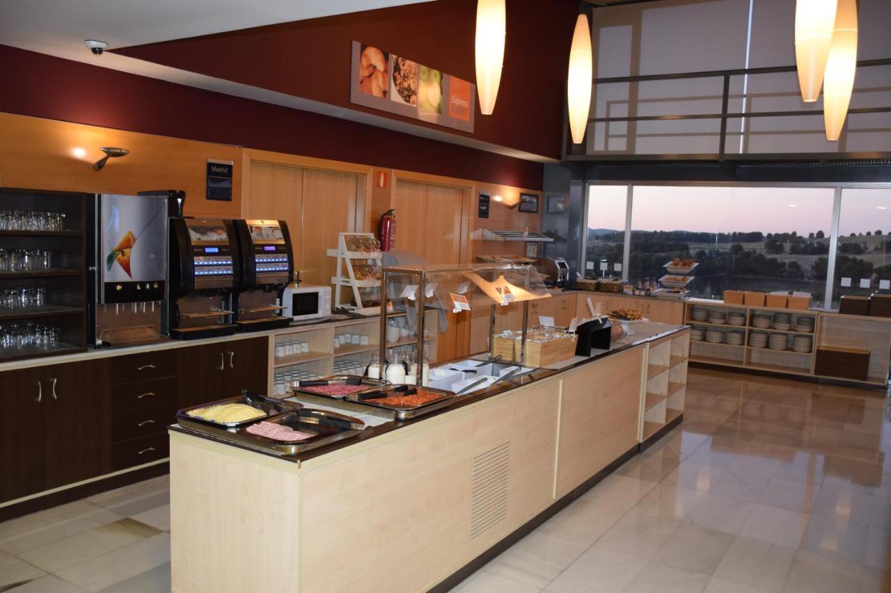Hotel Holiday Inn Express Madrid-Rivas By Ihg Экстерьер фото